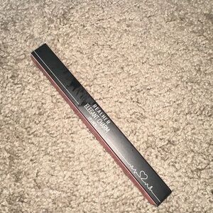 REALHER Elegant Charm Lip Liner